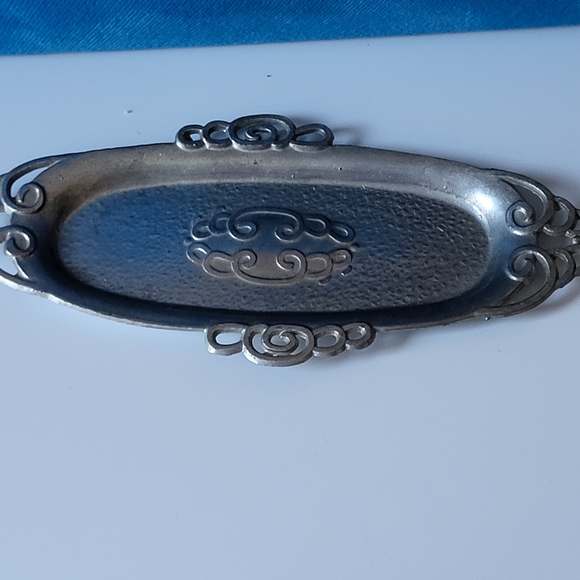 Vintage Cast Metal Mackinac Island Teapot Salt and Pepper Shakers w/ Underplate - Picture 14 of 16